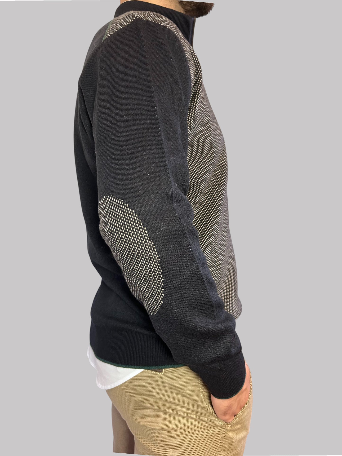 Malha de fecho azul e bege