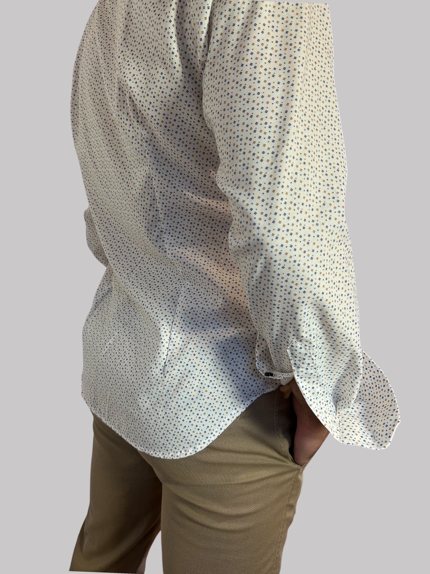 Slim Fit - desenho tipo flor em tons de castanho e azul