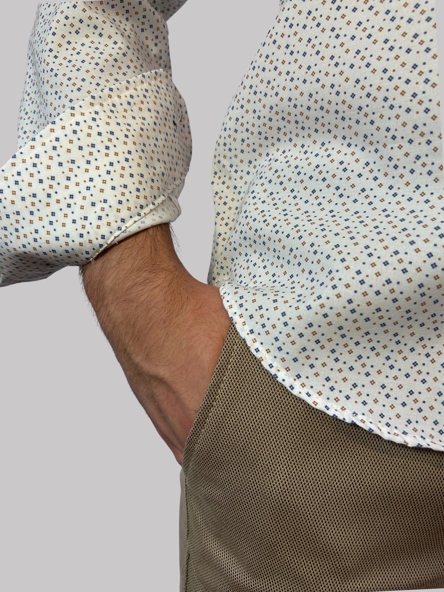 Slim Fit - desenho tipo flor em tons de castanho e azul