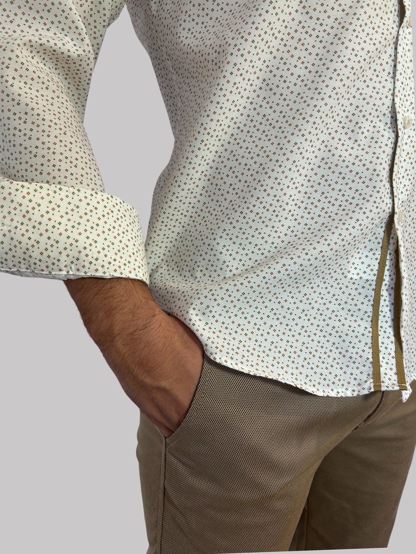 Slim Fit - desenho tipo flor em tons de castanho e verde