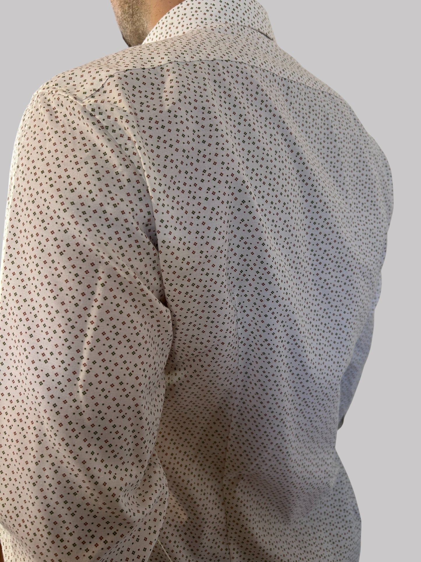 Slim Fit - desenho tipo flor em tons de castanho e verde