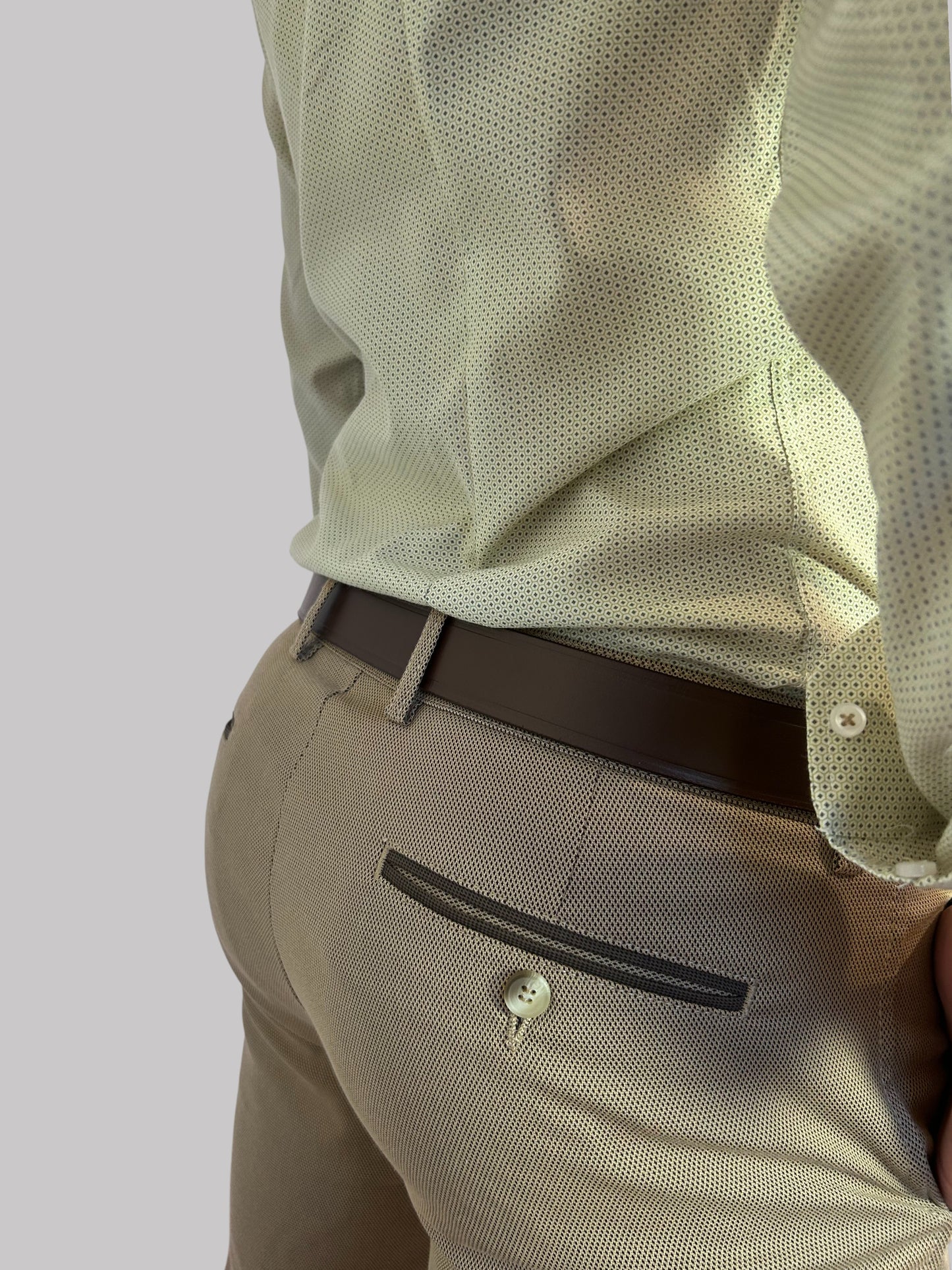 Slim Fit - verde claro com pintas