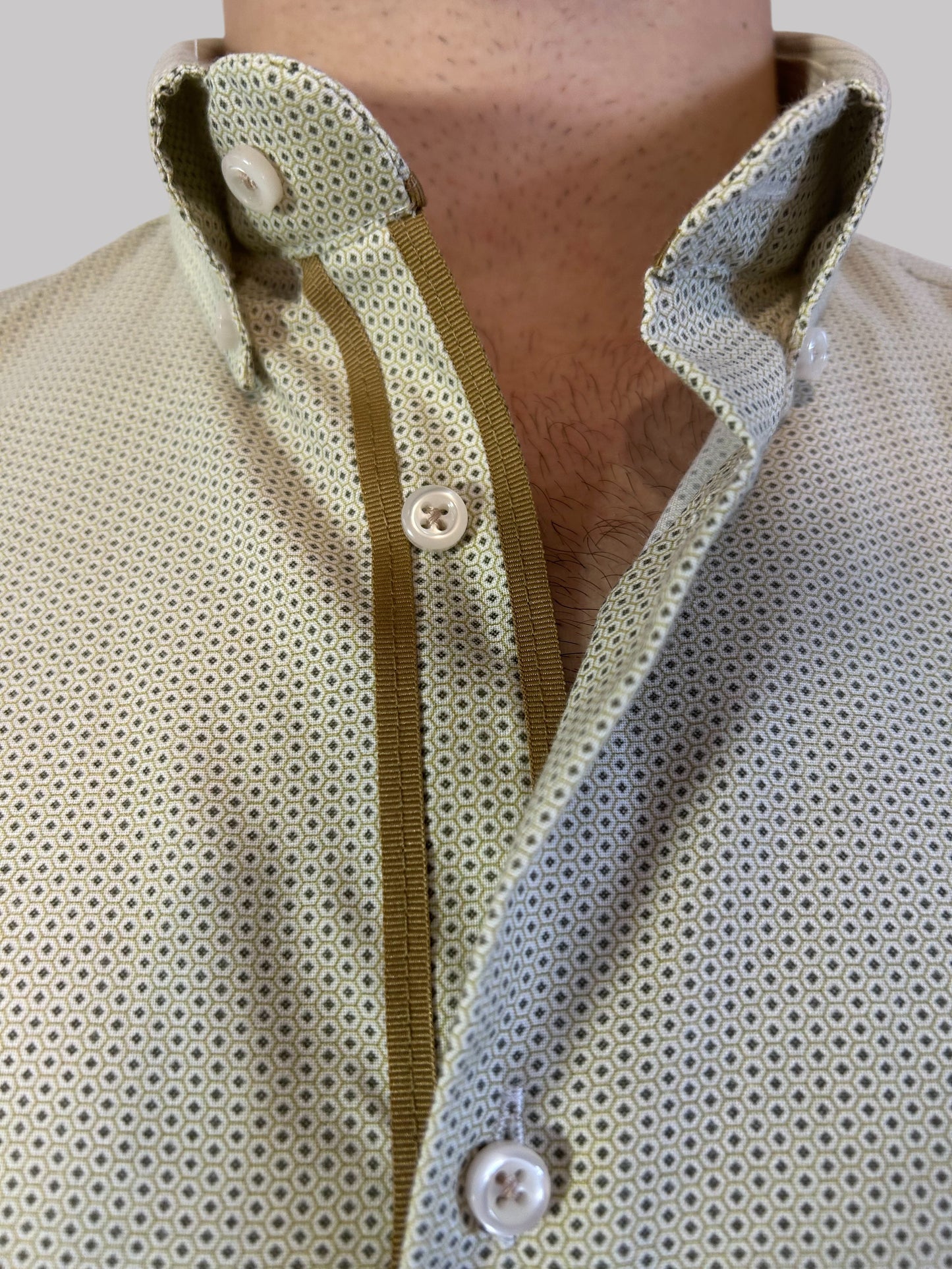 Slim Fit - verde claro com pintas