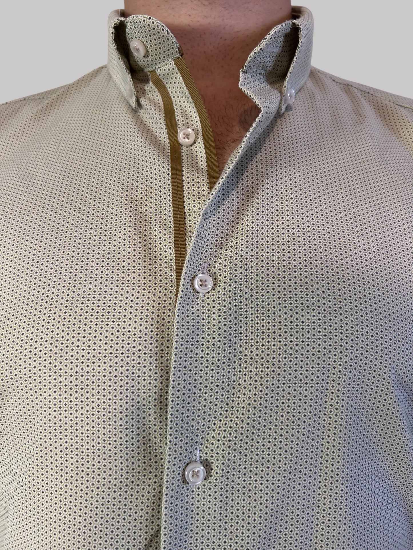 Slim Fit - verde claro com pintas