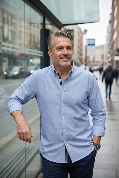 Homem de 45 anos com camisa DUVILL